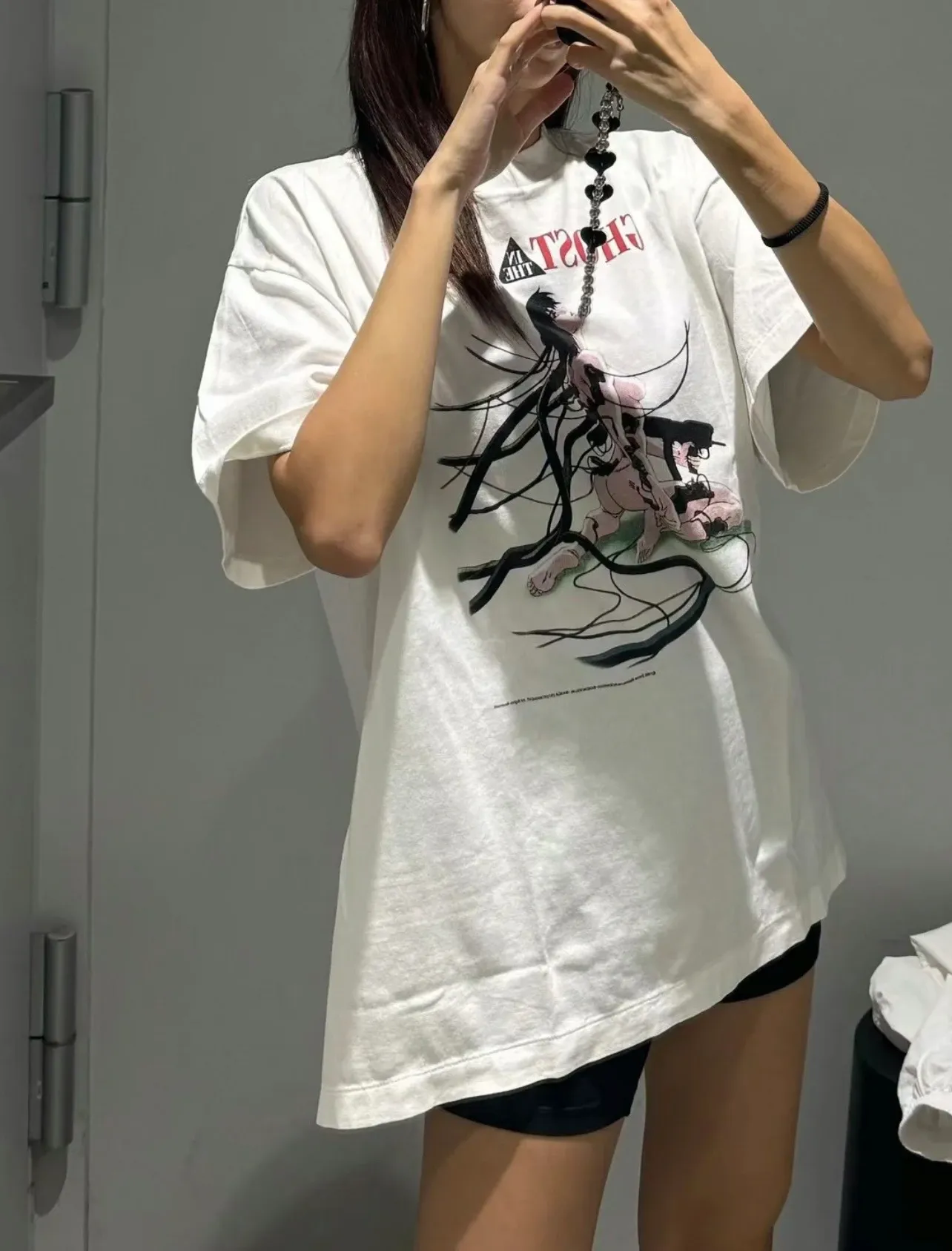 SAINT Mxxxxxx x GHOST IN THE SHELL ' GITS ' SS TEE/WHT Classic Big IP Ghost in the Shell co-branded Suzi Charge/Suzi Character TEE Off-white S-XL Cylindrical side seamless fabric 220g high gram weight OE yarn ⚠️Note: It is almost meaningless if it is not a cylindrical fabric Customized joint main mark/joint wash mark/little angel anti-counterfeiting label Original factory level printing factory Top purchasing agent level